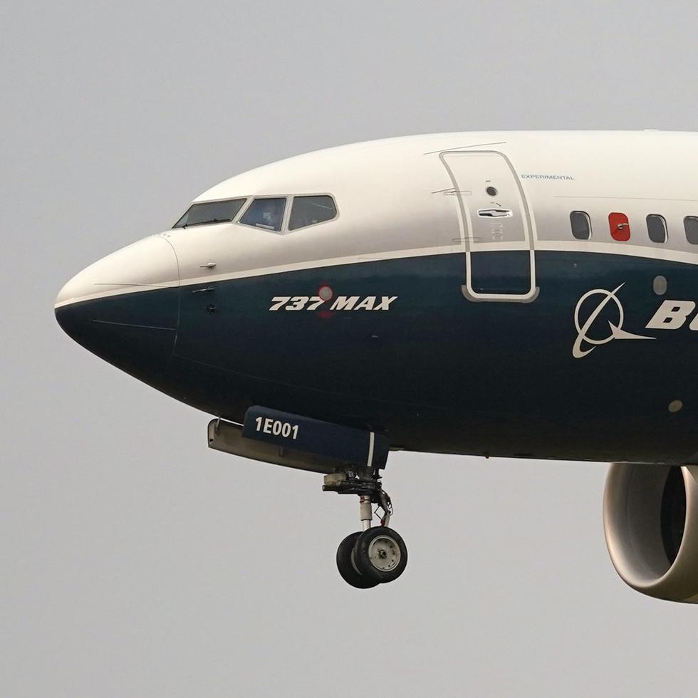 Boeing informó la semana pasada que retiraba una solicitud de exención de seguridad necesaria para ratificar un nuevo modelo más pequeño del avión 737 Max.