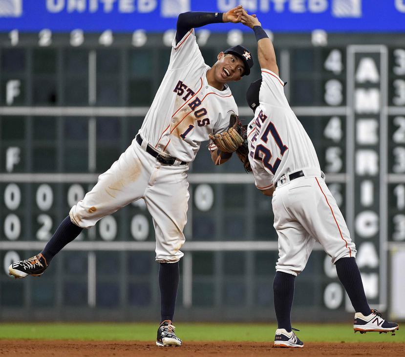 El puertorriqueño Carlos Correa y el venezolano José Altuve son dos de las promesas de los Astros de Houston. (AP)