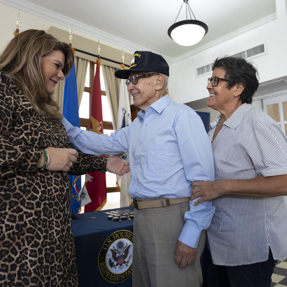 La comisionada residente, Jenniffer González celebró el Día de los Veteranos con entrega de reconocimientos congresionales a tres generaciones de soldados retirados.