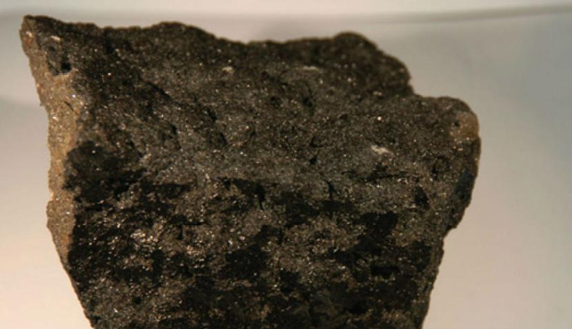 El análisis determinó que se trata de un meteorito pétreo condrítico, compuesto principalmente por silicio, hierro y magnesio (EFE).