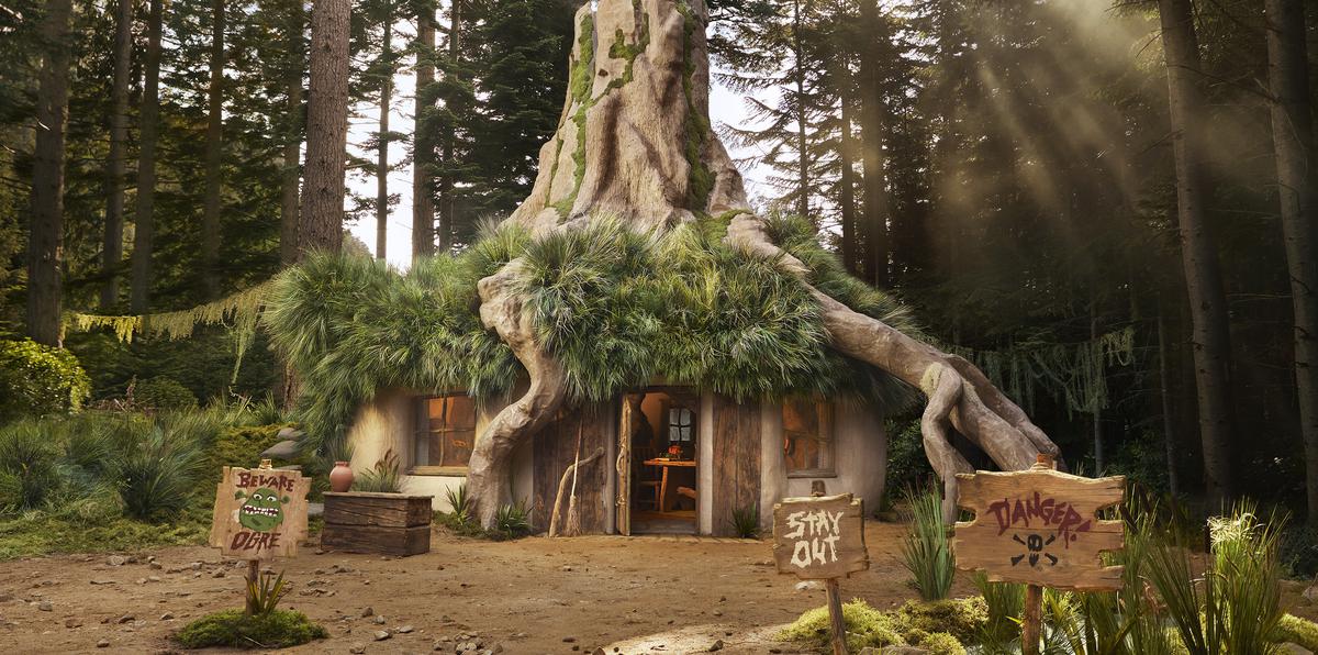 La singular casa de árbol está ubicada en Escocia.