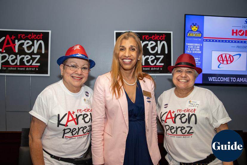 Karen Pérez. al centro, durante un evento en 2022. (Crédito: Guide to Greater Tampa Bay)