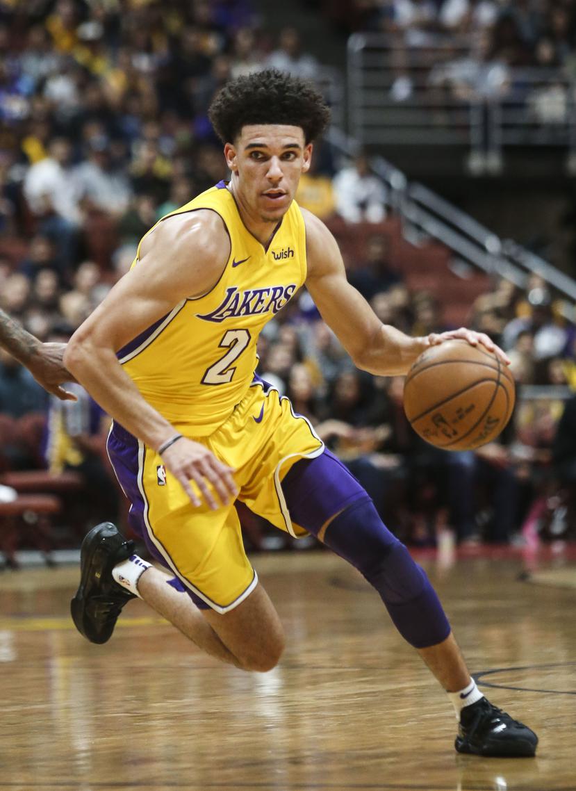 Lonzo Ball tiene altas expectativas con los Lakers. (AP)