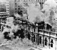 El palacio de La Moneda, sede de la presidencia de Chile, fue bombardeado el 11 de septiembre de 1973 en el alzamiento militar que lideró el general Augusto Pinochet, en el que se derrocó al presidente Salvador Allende. (Archivo / GFR Media)