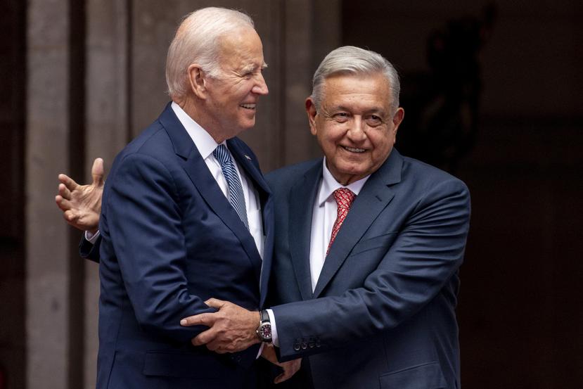 El presidente de Estados Unidos, Joe Biden, es recibido por el presidente de México, Andrés Manuel López Obrador, a su llegada al Palacio Nacional en Ciudad de México, México, el lunes 9 de enero de 2023.