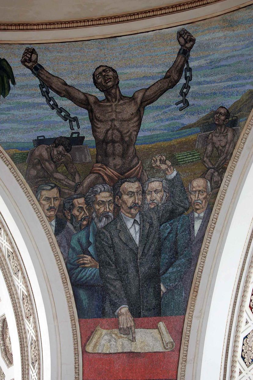 Representación de la abolición en el interior de la cúpula del Capitolio de Puerto Rico. (GFR Media)