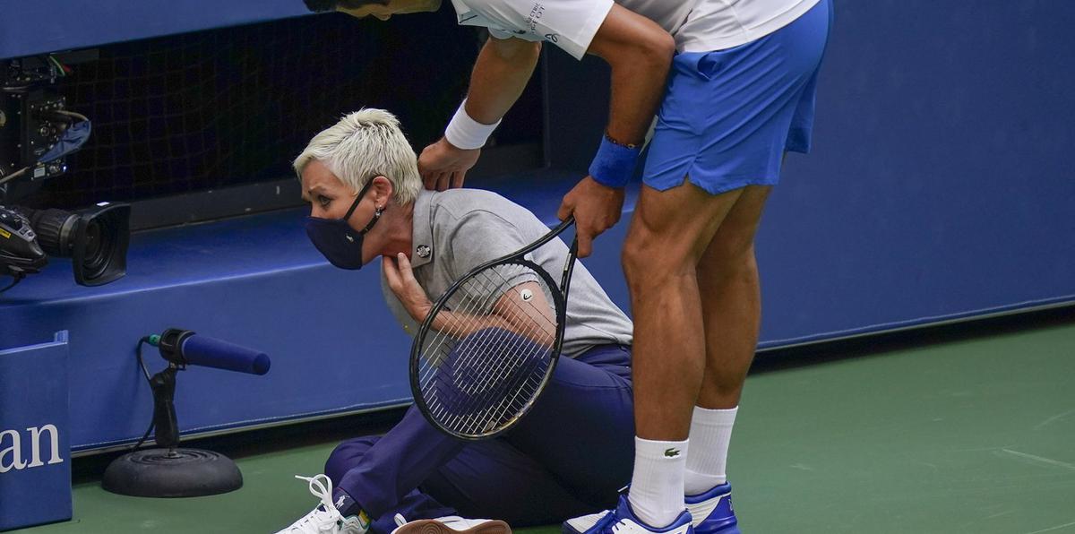 Así fue que Novak Djokovic le pegó accidentalmente un pelotazo a una jueza de línea