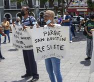 Los residentes de Parque de San Agustín en Puerta de Tierra han llevado sus reclamos a las calles como en esta manifestación la semana pasada.