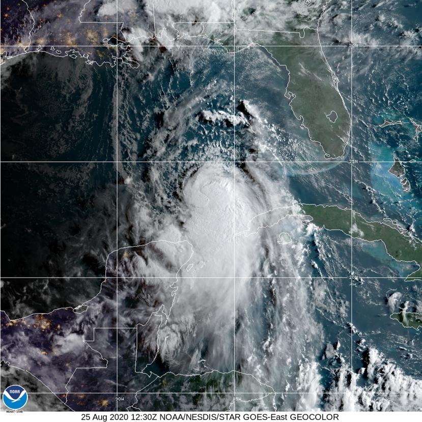 Imagen satelital que muestra al huracán Laura como categoría 1 este martes, 25 de agosto de 2020.