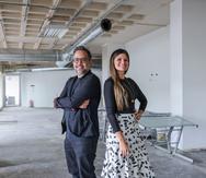 A la izquierda, Alberto Santiago, director creativo de JSD Agency y Raiza Alverio, directora de cuentas de la agencia de publicidad.