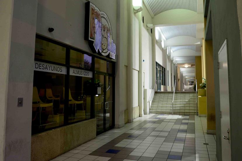 A eso de las 5:00 a.m., los agentes de Capitol Security abandonaron los pasillos de Plaza Universitaria.
