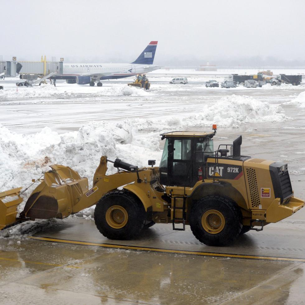 Aerostar informó esta mañana que varios vuelos de JetBlue, Frontier y Spirit con destino a y provenientes del noreste de los Estados Unidos fueron cancelados por las condiciones climatológicas en esa región.