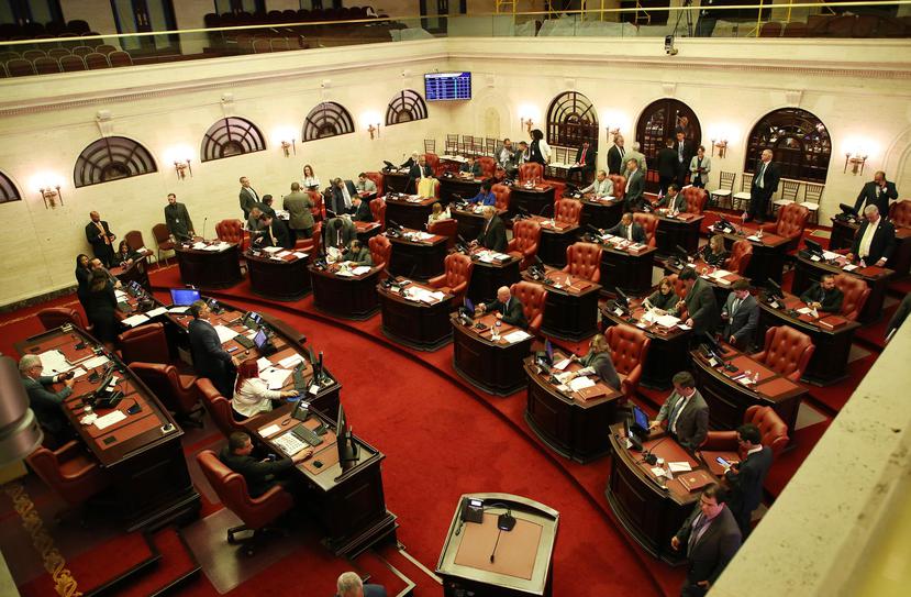 Cinco de siete senadores del PPD anunciaron su salida de la Cámara alta, mientras dos de sus homólogos del PNP también tomarán otros rumbos.