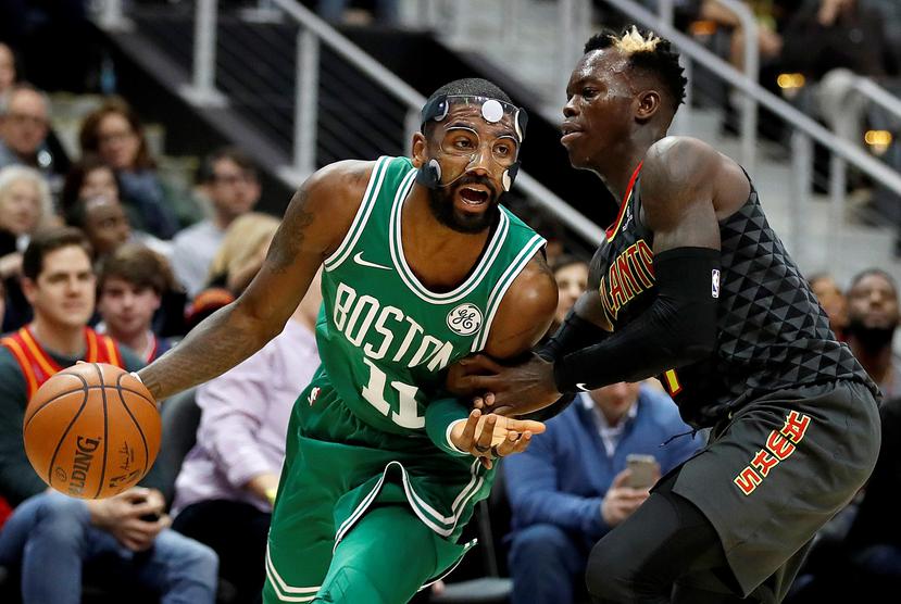 Kyrie Irving lidera a los Celtics en puntos, asistencias y robos de balón por partido. (AP / David Goldman)