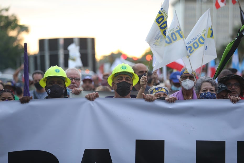 The rally was attended by Angel Fikirova Jaramillo, president of the Electricity and Irrigation Workers Union (Utier), and active and retired PREPA staff.