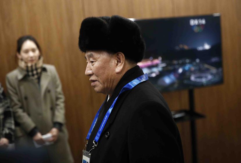 Kim Yong Chol, vicepresidente del partido gobernante de Corea del Norte, el Partido del Trabajadores, llega a la ceremonia de clausura de los Juegos Olímpicos de Invierno de Pyeongchang, Corea del Sur. (AP)