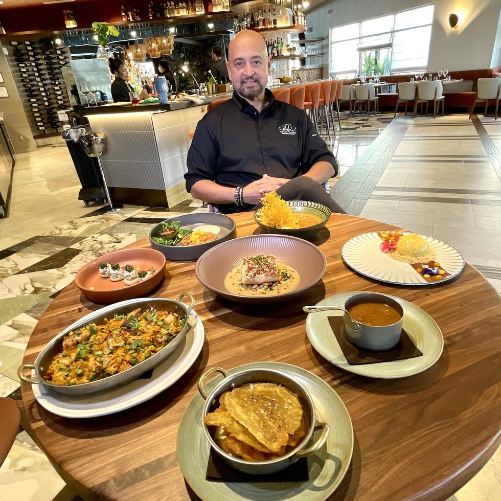 Chef Mario Pagán, con algunos de los platos de su nuevo restaurante Chayote.
