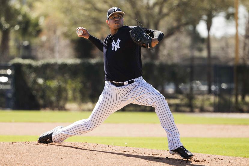 Dellin Betances (en uniforme de los Yankees de Nueva York) fue el primer relevista en la historia de las mayores en tener 100 o más ponches en cinco temporadas consecutivas (2014-2018). (AP / Matt Rourke)
