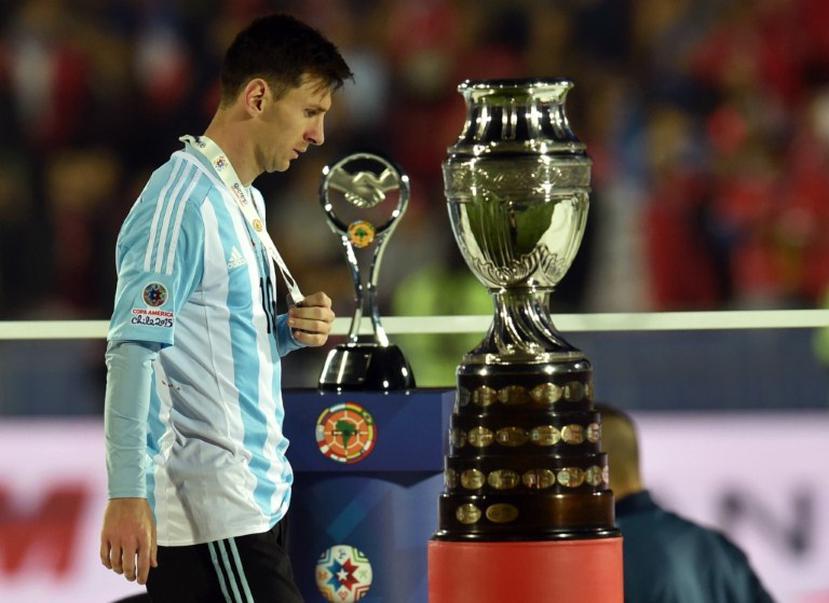 Es la segunda final consecutiva que pierde Messi con Argentina, después de la caída ante Alemania en el Mundial de Brasil hace un año.