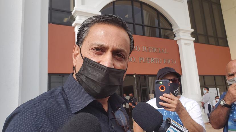 Zalil A. Zaveri, llegó hoy al tribunal de Fajardo a enfrentar una vista preliminar por dispararle a un perro en el campo de golf de un hotel en Río Mar, en Río Grande.