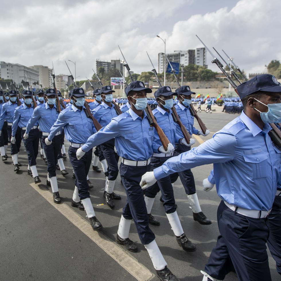 El gobierno etíopepuede imponer toques de queda, interrumpir los servicios de transporte y detener por tiempo indeterminado a cualquier sospechoso de tener vínculos con un grupo terrorista.