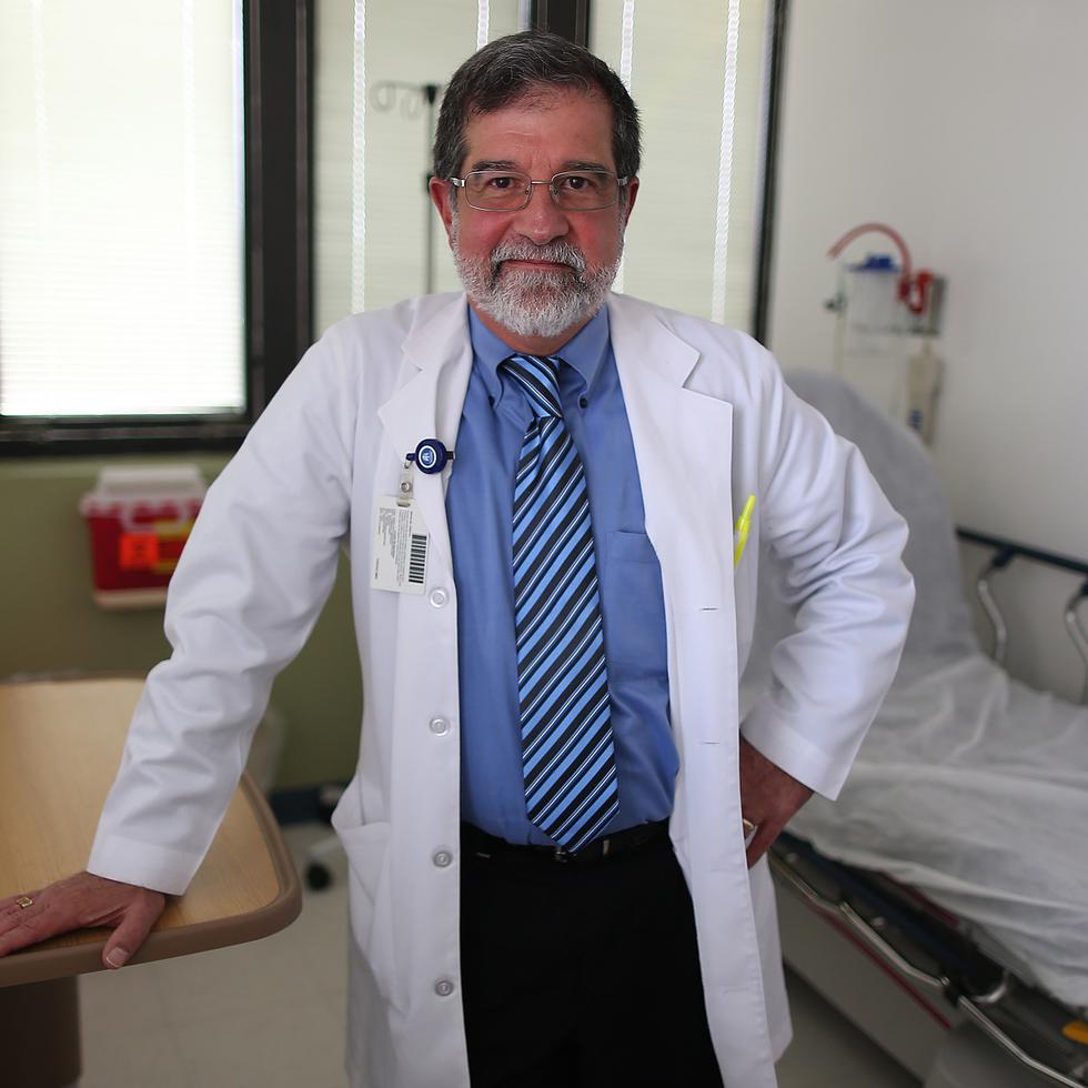 El doctor Fernando Cabanillas cita investigaciones recientes sugieren que las bacterias podrían ayudarnos a combatir el cáncer de páncreas.