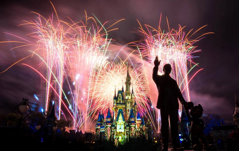 El popular himno "Happily Ever After" volverá a sonar cuando regrese un espectáculo nocturno actualizado en 2023 para iluminar los cielos sobre el Castillo de Cenicienta en el parque Magic Kingdom.