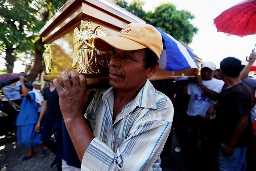 Al grito de "¡Viva Nicaragua Libre!" fue sepultado Bismark Martínez, de 48 años, víctima de la crisis sociopolítica que vive Nicaragua. Desde abril se han registrado cerca de 400 muertos en choques entre opositores del gobierno y agentes policiacos. Martí