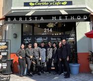 “Cariño’s Café” está ubicado en la calle Broadway # 214, en Kissimmee, Florida.