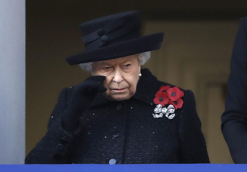 Elizabeth II observó desde un balcón el desfile militar. (AP)
