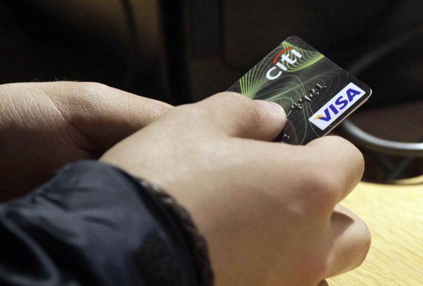 Si estás estableciendo tu puntaje de crédito desde el principio, seguramente necesitarás empezar con una tarjeta de crédito asegurada. (AP)
