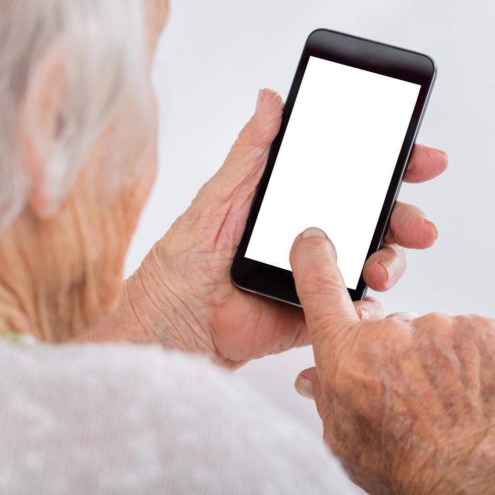 anciano celular tecnología adultos mayores