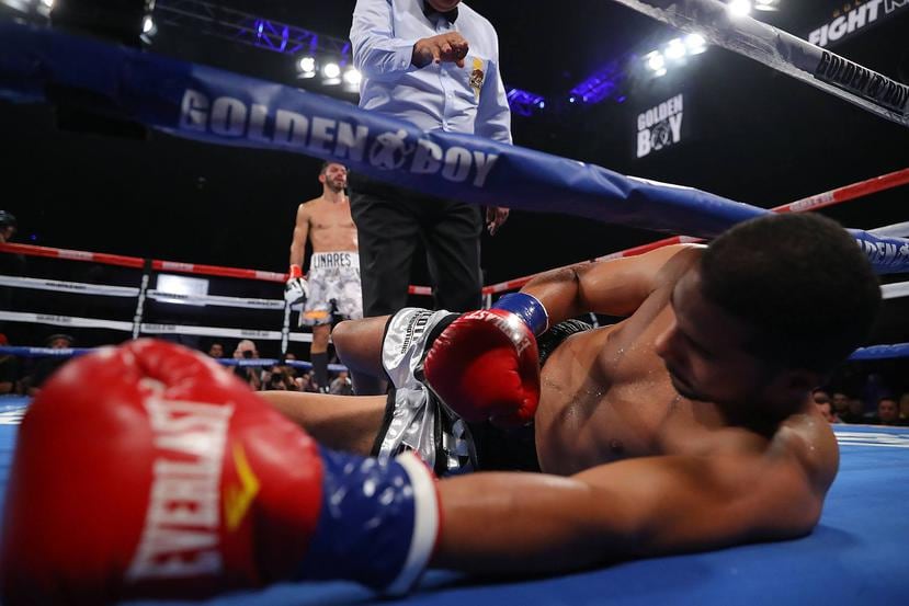 Abner Cotto fue víctima de dos derechazos de Jorge Linares. (Facebook / Golden Boy Boxing)