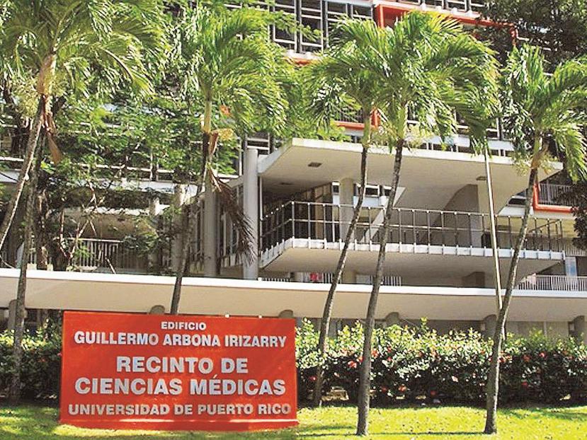 Los fondos para pagar a los médicos residentes e internos de la Escuela de Medicina de la UPR no serán transferidos al Departamento de Salud. (Archivo / GFR Media)