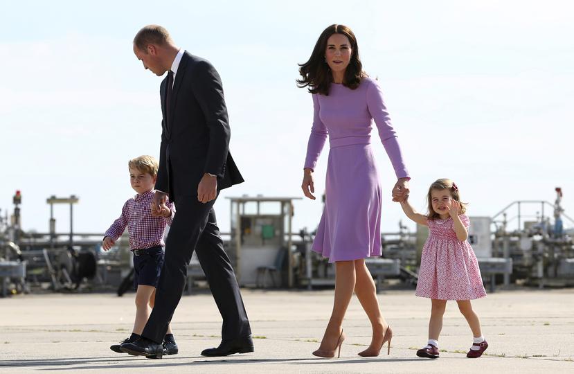 A Kate Middleton, la duquesa de Cambridge, le gusta vestir a sus hijos con el sello español de "M&H" (Madres e Hijos), "Peppa & Co", "Irulea", "Pili Carrera", "Amaia Kids", "Doña Carmen" o "Mi Lucero". (Archivo)