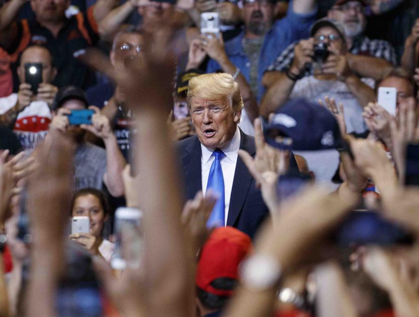 El presidente estadounidense Donald Trump arriba a un acto en la Mohegan Sun Arena en Wilkes Barre, Pennsylvania. (AP)