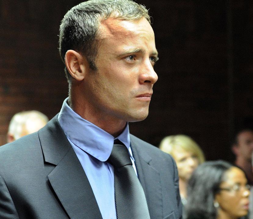 Pistorius cumple una condena de 6 años de cárcel por la muerte de su novia. (AP)