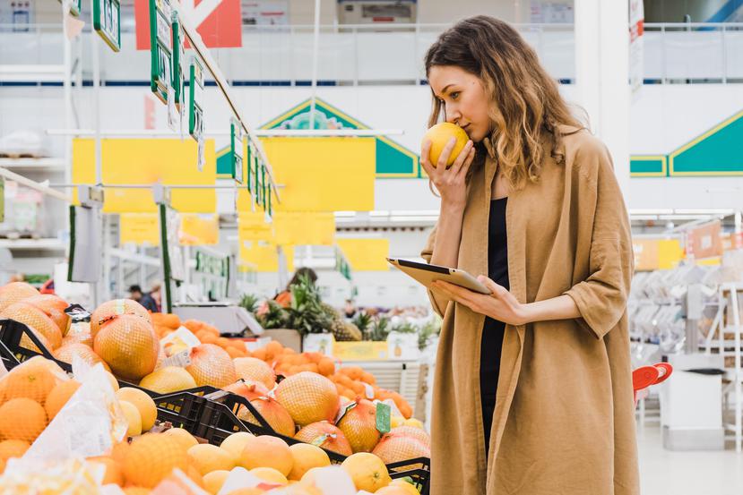 Los consumidores esperan dentro de poco poder usar su sentido del olfato y tacto para mejorar sus experiencia de compra por internet. (Shutterstock)