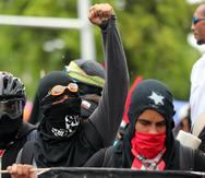 La desobediencia civil pacífica se hace sin máscaras