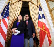 Pedro Pierluisi, derecha, se reunió hoy con la subsecretaria del Departamento del Trabajo de Estados Unidos, Julie Su, en La Fortaleza.