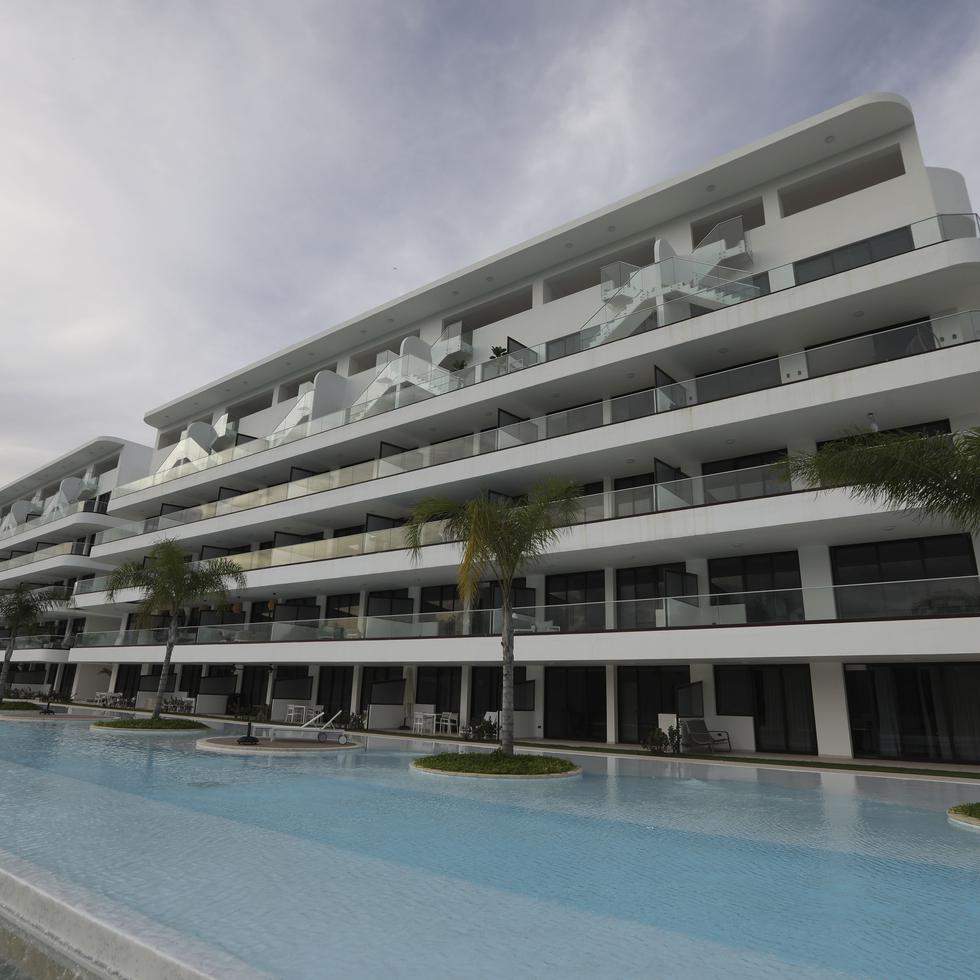 La alta demanda por los alquileres a corto plaza en el área de Bávaro y Punta Cana ha acelerado los planes de desarrollo en la zona, pero también, ha detonado los precios. En la foto,  apartamentos en Cana Rock Star.