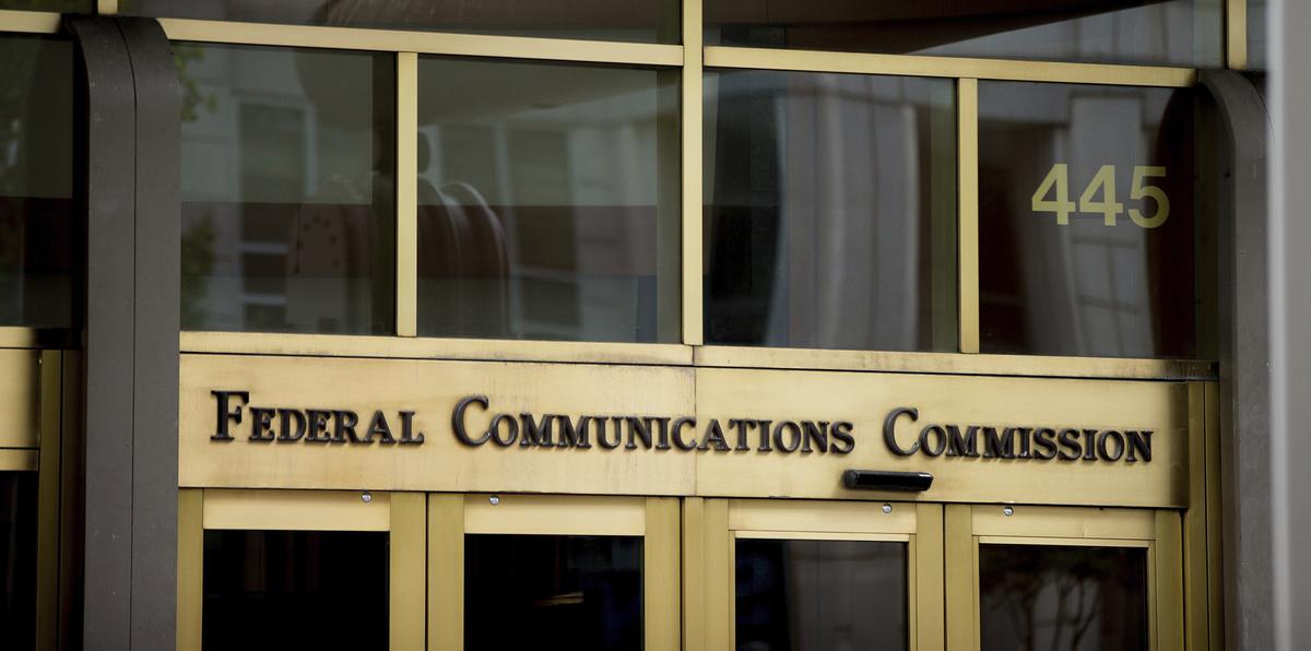 La FCC sostiene que las cuatro empresas, por ley federal, están obligadas a tomar medidas razonables para proteger ciertos datos de sus clientes.