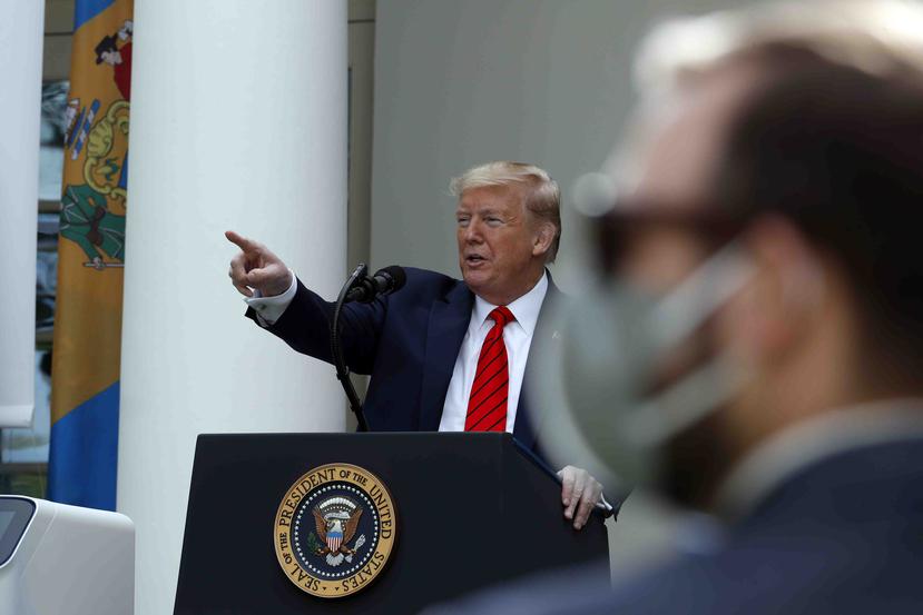 Trump ordenó a sus empleados el uso de mascarillas en la Casa Blanca. (AP)