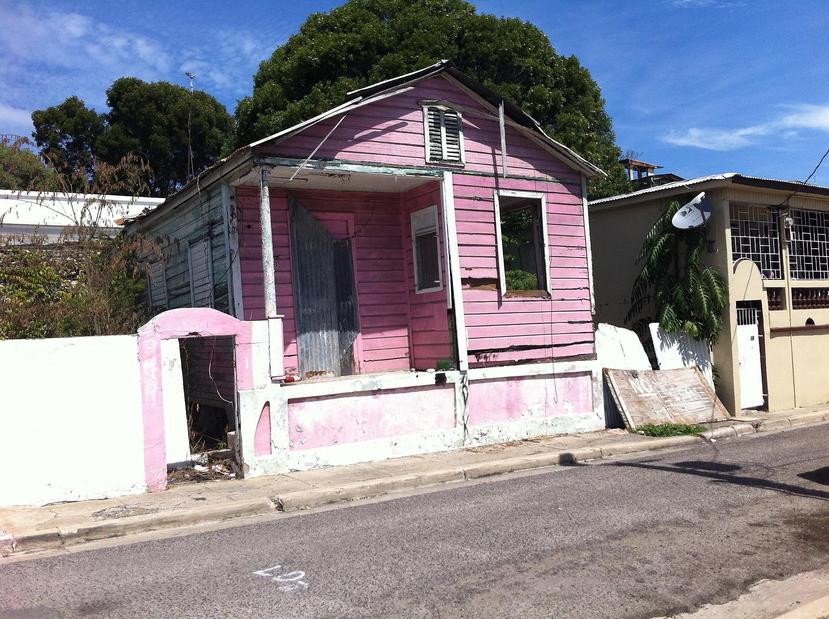 Esta propiedad abandonada en Ponce es parte del inventario del Programa de Brownfields de la EPA en Puerto Rico. (Suministrada)