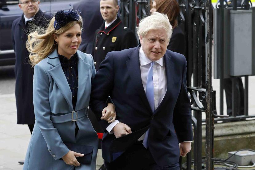 El primer ministro británico, Boris Johnson, y su pareja, Carrie Symonds. (AP)