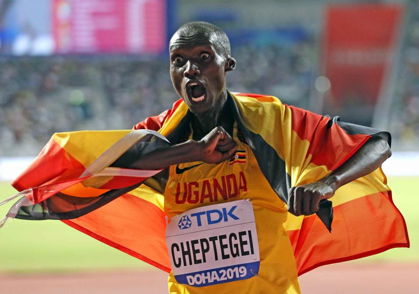 Joshua Cheptegei fulminó la plusmarca mundial que desde el año 2010 tenía el keniano Leonard Patrick Komon con 26:44 minutos. (Archivo EFE)
