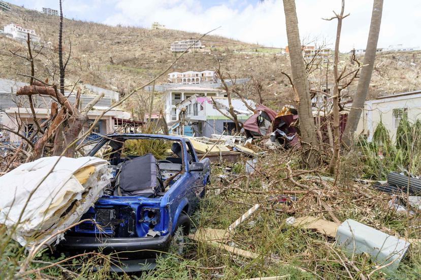 Imagen de autos convertidos en escombros por el paso del huracán Irma por las Islas Vírgenes Británicas. (AP)
