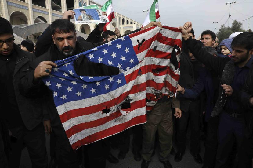 Irán emitió un comunicado prometiendo responder a Estados Unidos por la muerte del líder de la milicia chií iraquí Multitud Popular. (AP)