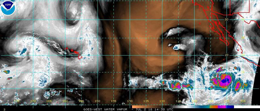 Los meteorólogos dijeron que Fabio para el martes podría tomar más fuerza con vientos de alrededor de 120 millas.  (NOAA)