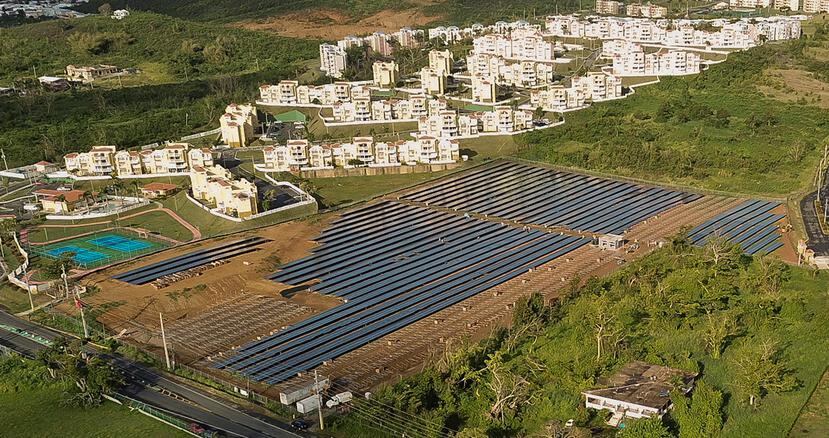 Solar aledaño a la  marina Puerto del Rey, en Fajardo, donde ubican las placas solares que facilitarán la desconexión de la red energética de la AEE, según informó su propietario, Nicholas Prouty. (Suministrada)
